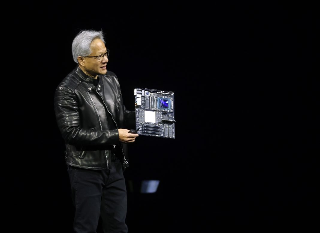 Di sisi lain,  saat chip H20 besutan Nvidia dilarang, raksasa teknologi China Huawei bergegas untuk mengisi kekosongan tersebut.