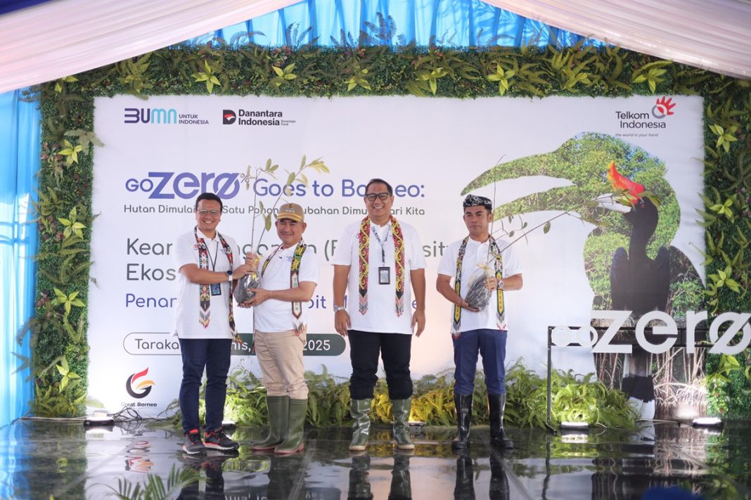 Menjawab tantangan tersebut, Telkom mengambil langkah nyata melalui kegiatan penanaman 5.000 bibit mangrove di Pantai Batu Perawan, Tarakan
