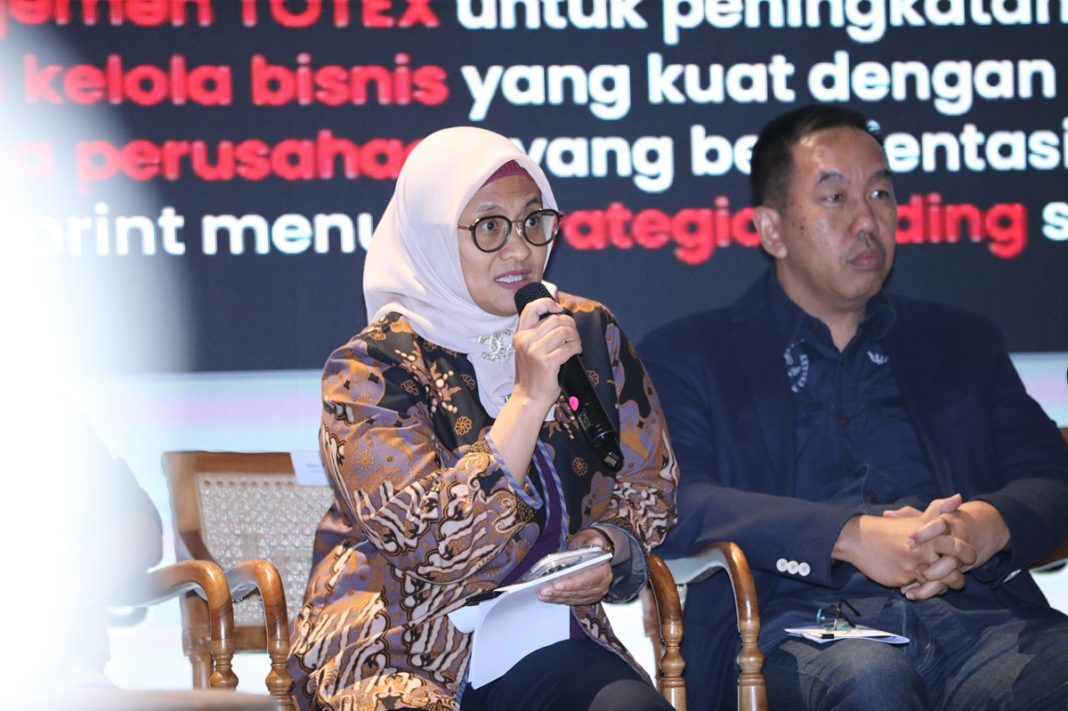 Direktur Utama Telkom Dian Siswarini