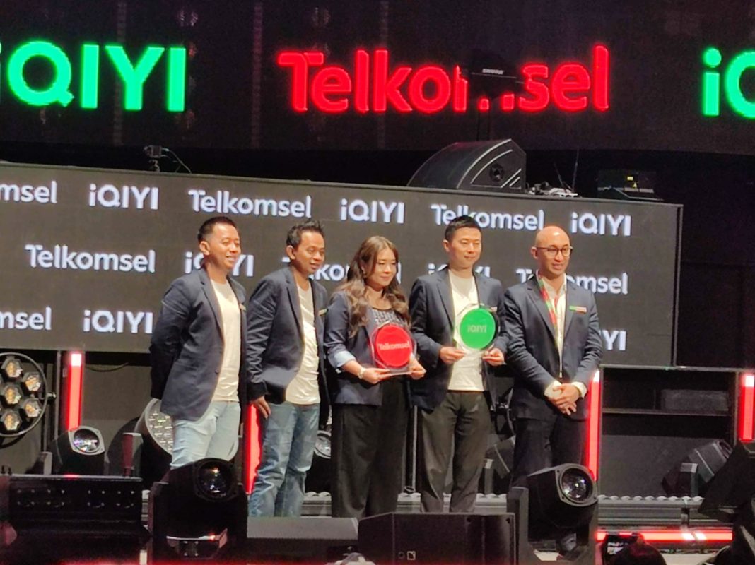 (Kiri-kanan) General Manager Digital Content Creation Telkomsel - Adityo Rengganegoro; General Manager Video and Partnership Telkomsel - Johanes AK Rizky; Vice President Digital Lifestyle Telkomsel, Lesley Simpson; Vice President APAC & MENA iQIYI, Kaichen Li; Country Manager iQIYI Indonesia - Dinesh Ratnam.