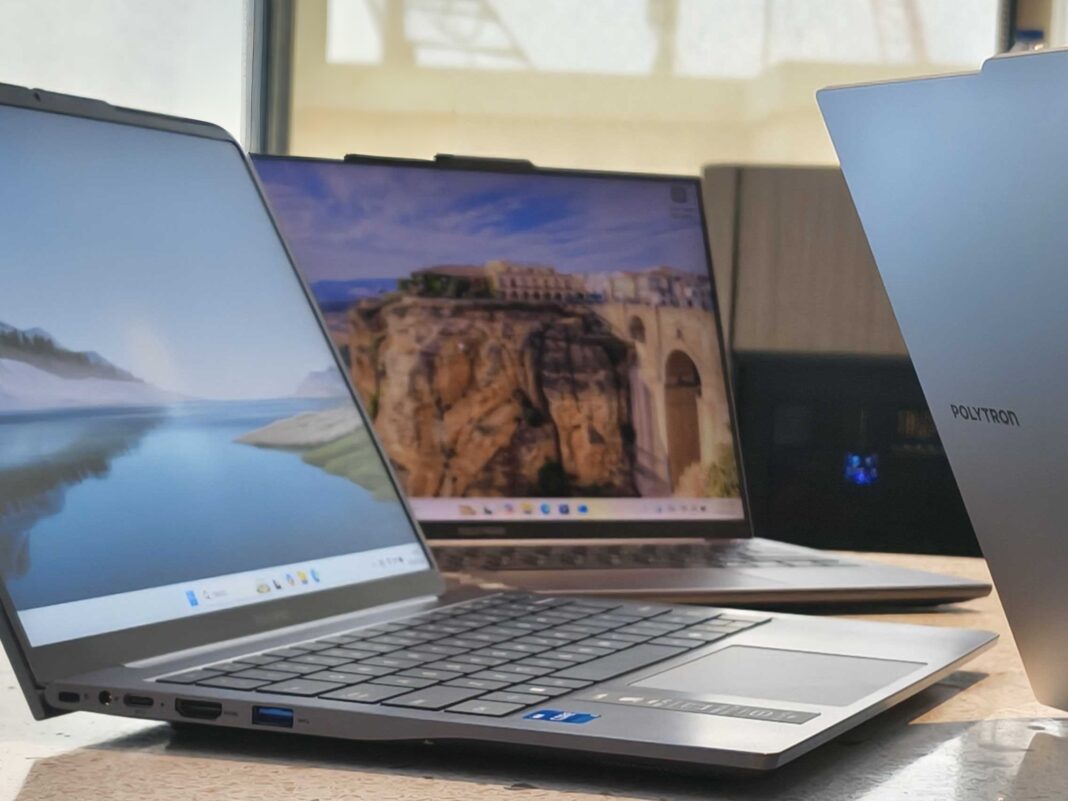 Laptop pertama Polytron dengan desain modern dan logo perusahaan