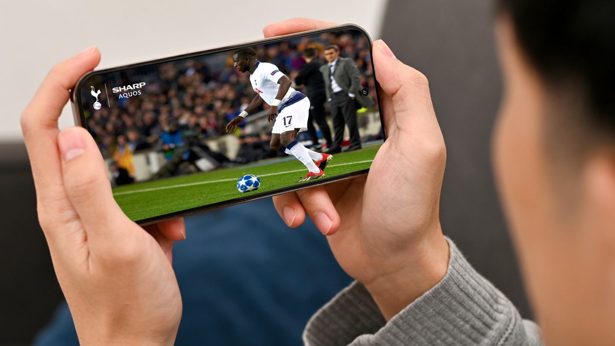 Logo kolaborasi Sharp AQUOS dan Tottenham Hotspur FC