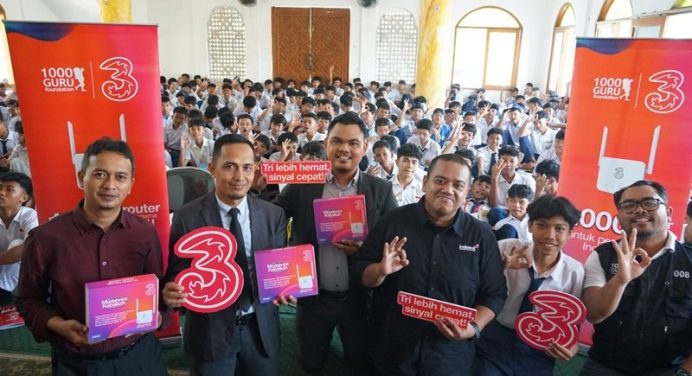 Tri Salurkan 1.000 Router Internet untuk Sekolah di Pelosok Indonesia