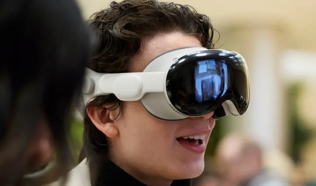 Roadmap produk kacamata pintar dan headset Vision terbaru Apple menurut analis Ming-Chi Kuo
