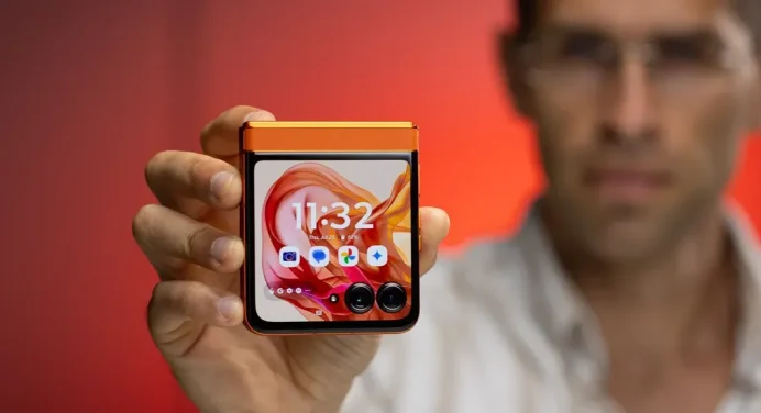 Motorola Razr (2024) Diskon $200, Pilihan Terbaik untuk Penggemar Flip Phone
