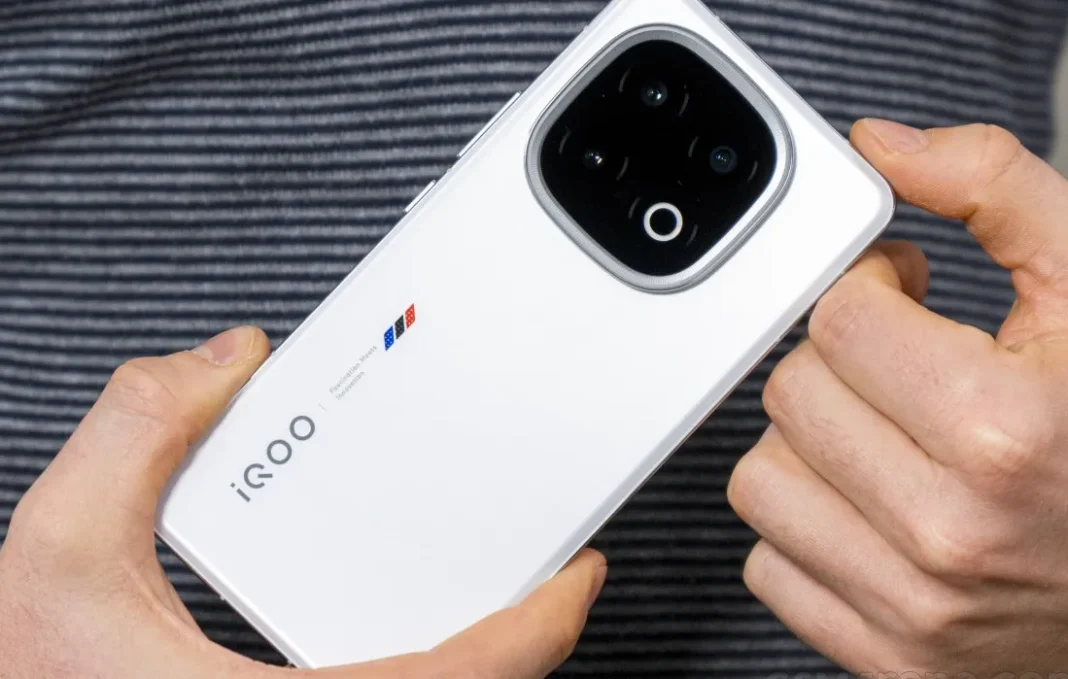 iQOO Z10R Resmi Dirilis dengan Layar Quad-Curved dan Chipset Dimensity 7400