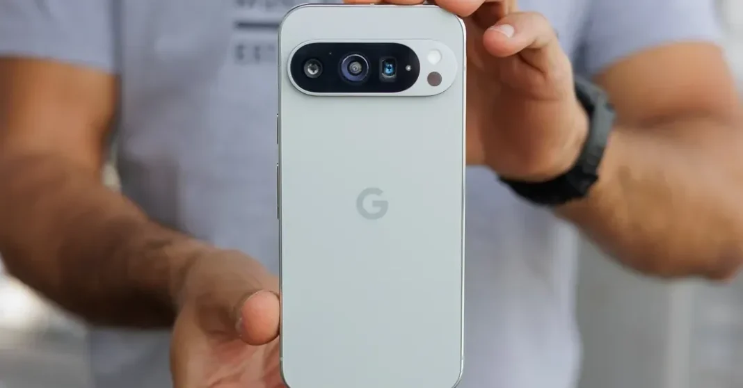 Perbandingan keyboard Gboard di Pixel dan keyboard bawaan iPhone
