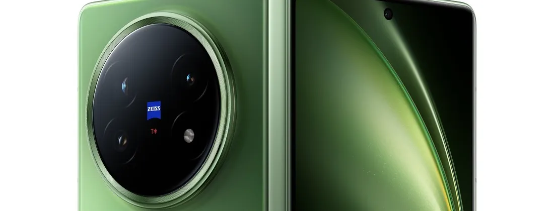 Triple 50MP Zeiss cameras on the back of the vivo X Fold5