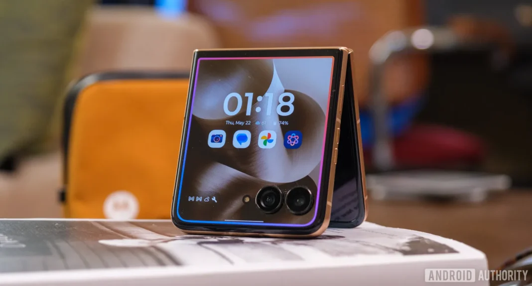 Motorola Razr Ultra dalam mode tent dengan warna rainbow