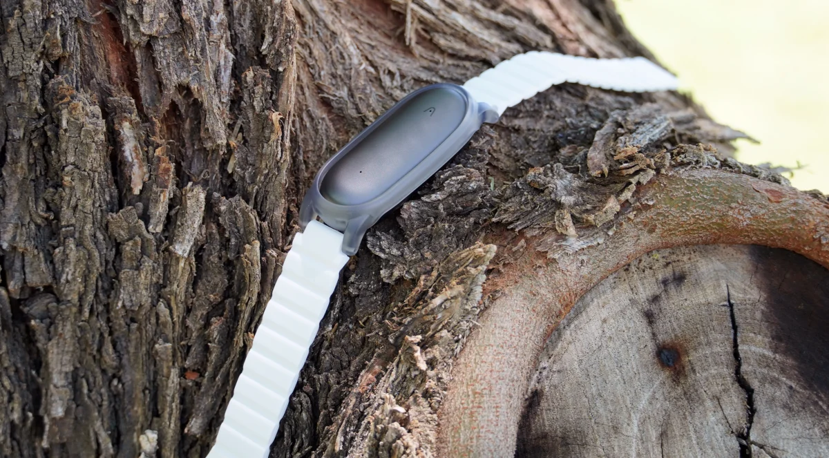 Plaud NotePin dalam mode gelang tangan