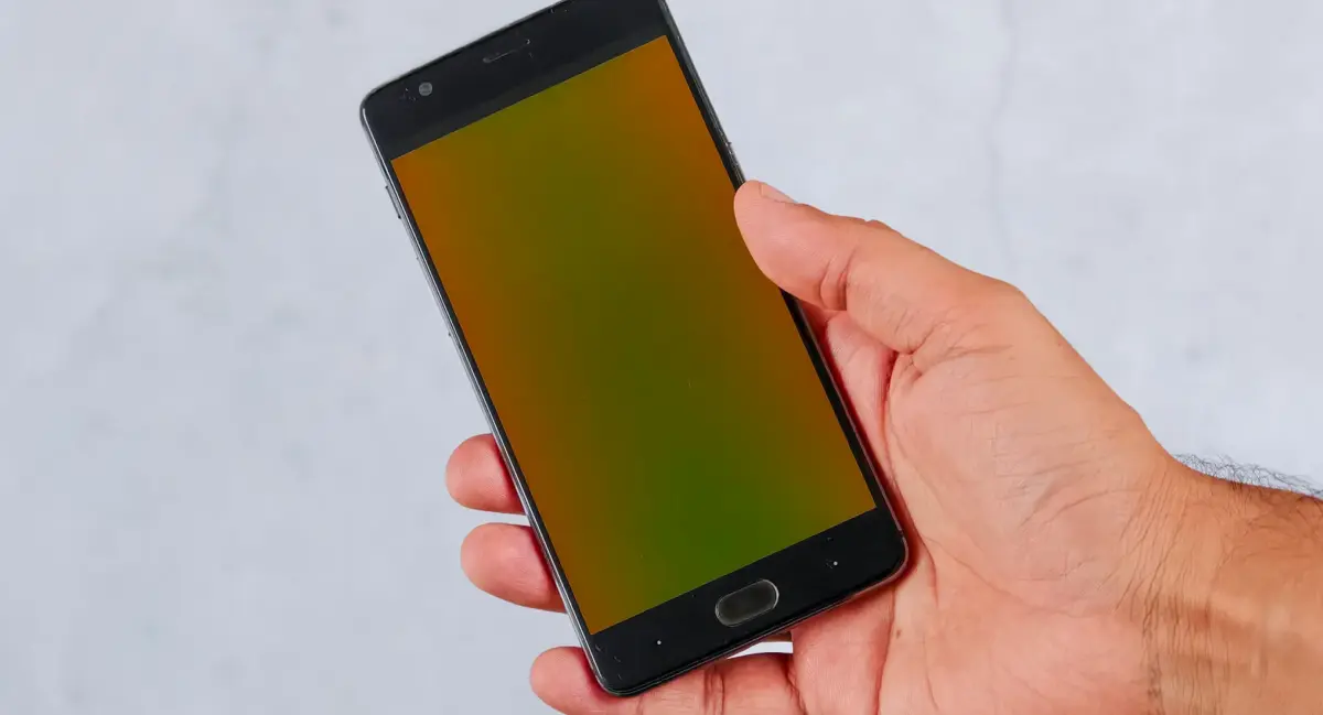 OnePlus 3T with a faulty display