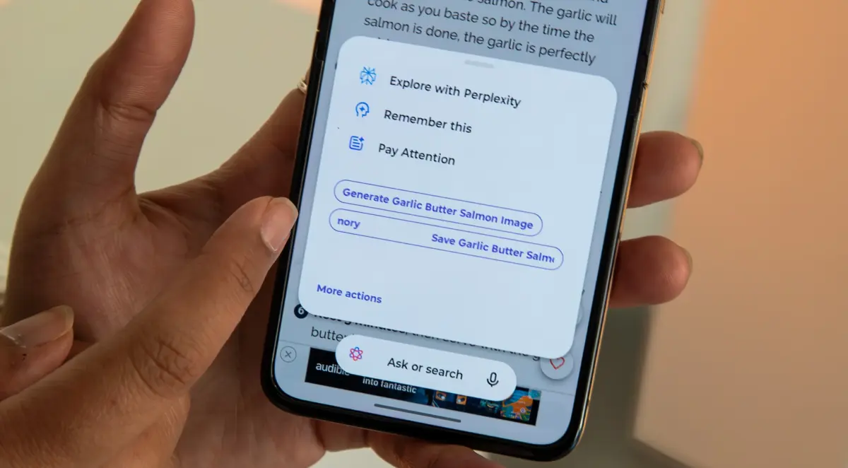 Perplexity on the Razr Ultra 2025