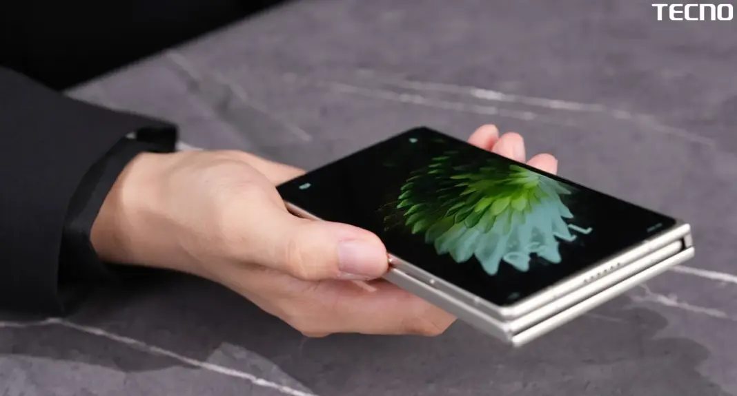 TECNO PHANTOM Ultimate G Fold Concept - smartphone lipat tiga tertipis