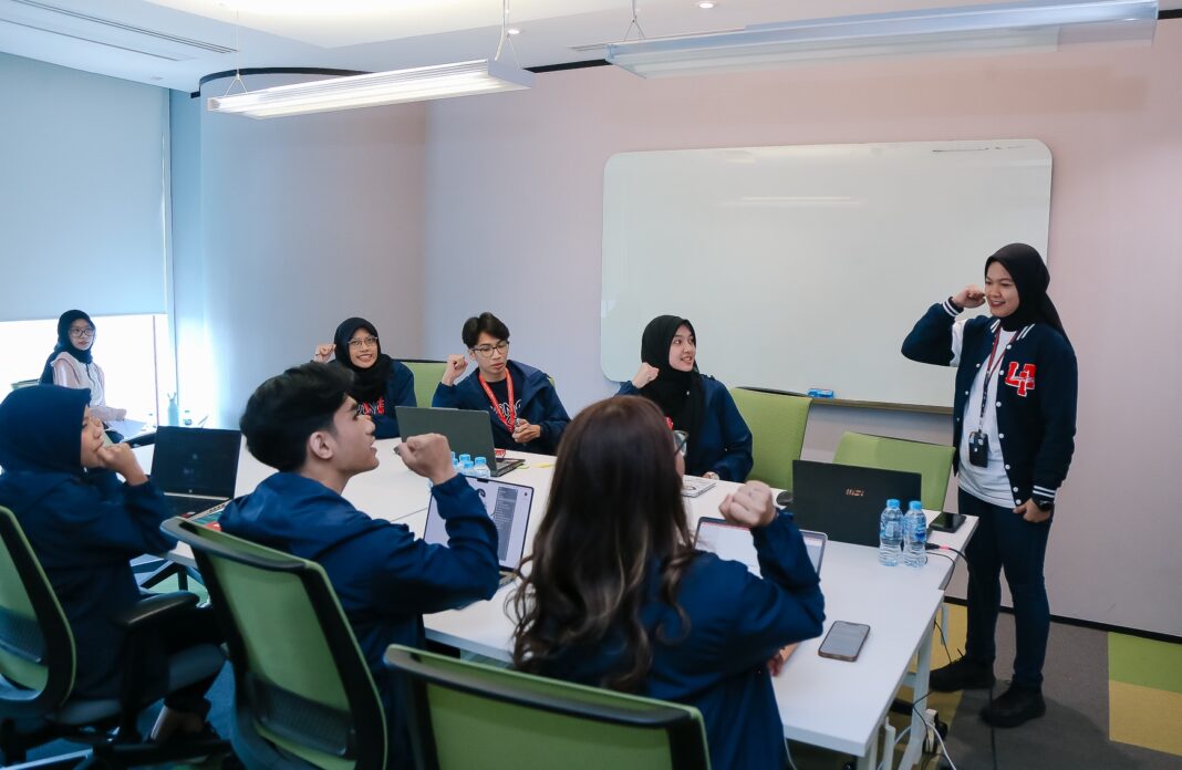 Telkom Luluskan 230 Peserta Digistar Class Intern Batch 1