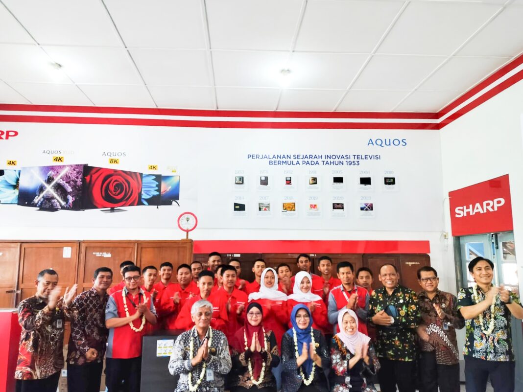 Sharp Indonesia Perkuat Komitmen ESG dengan Program Sharp Class di SMKN 2 Yogyakarta