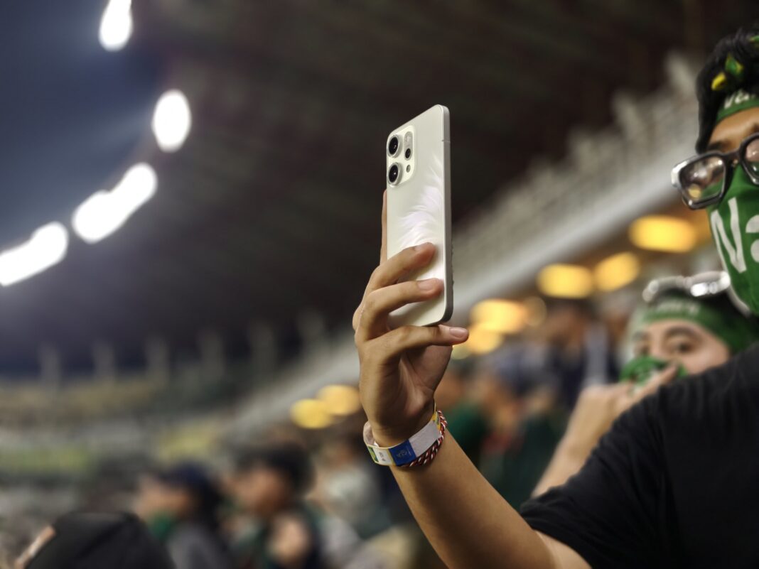 OPPO Zoom Hadirkan Pengalaman Nonton Bola Sekeren Liga Dunia di BRI Super League 2025