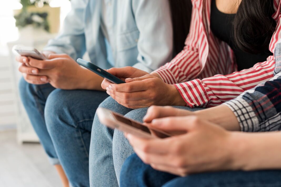 eSIM di Indonesia: Solusi atau Tantangan Baru untuk Keamanan Digital?