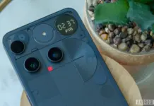 Nothing Phone 3 dengan lampu glyph menyala, perangkat yang akan mendapatkan update Android 16