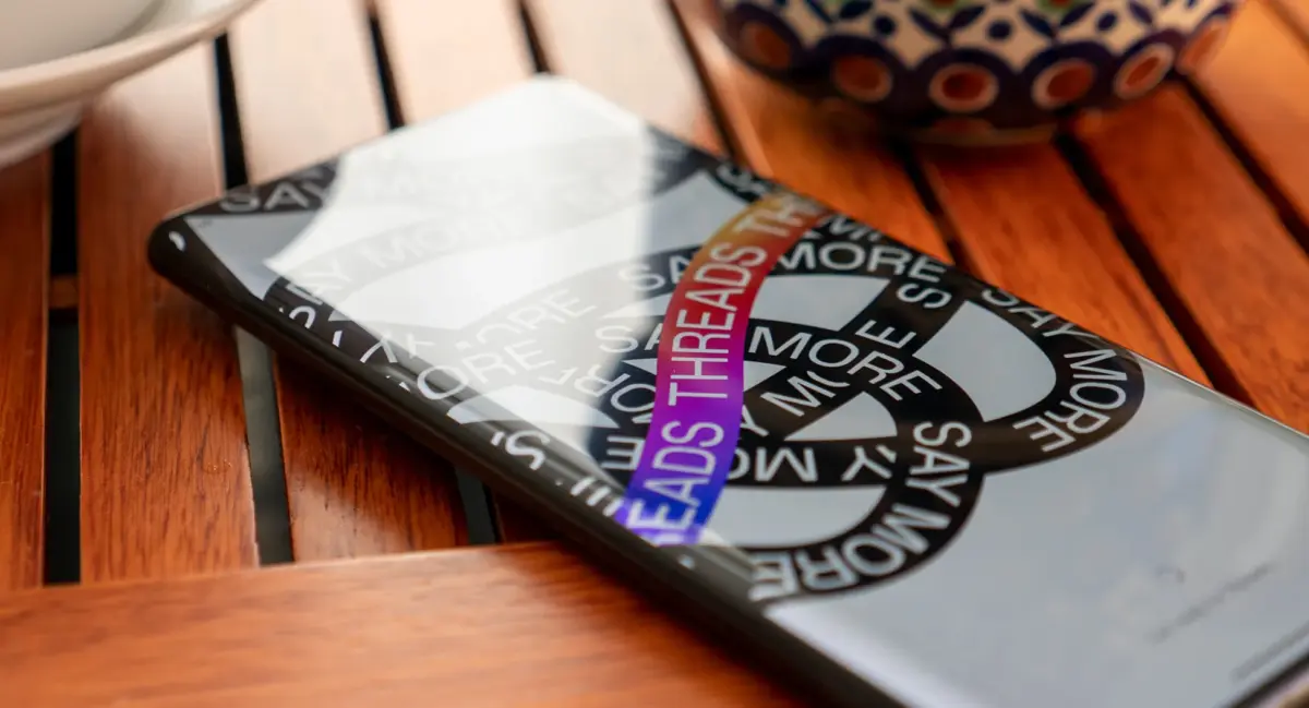 The cover screen for the Instagram Threads social app on a Motorola Edge+ (2023)