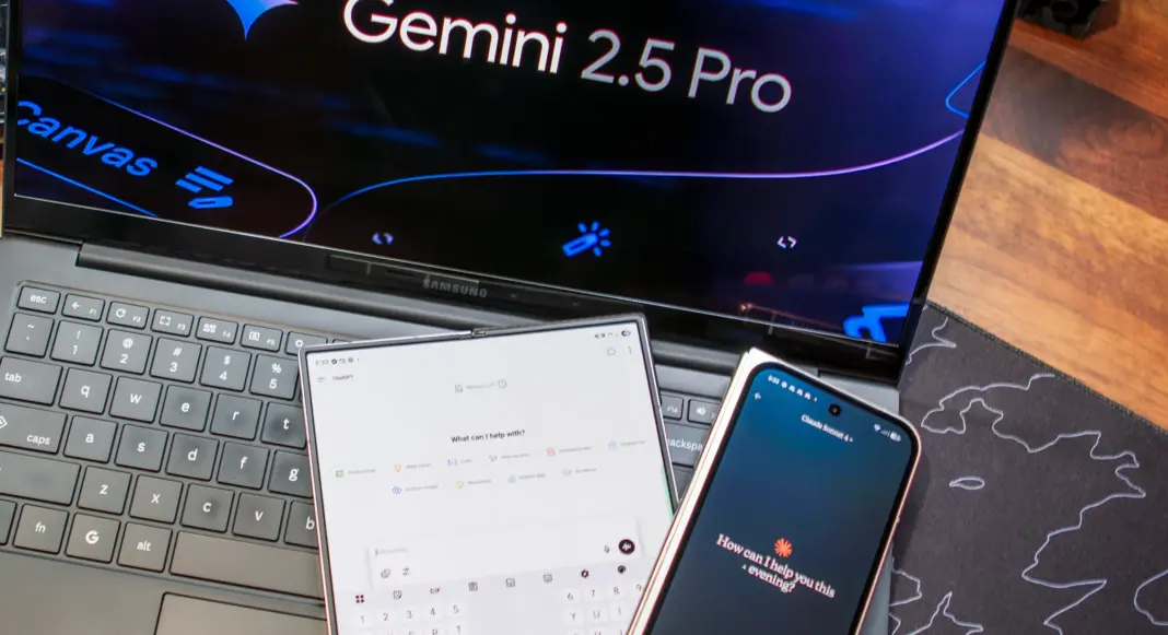 Perbandingan antarmuka Gemini 2.5 Pro dan ChatGPT di perangkat Chromebook dan smartphone