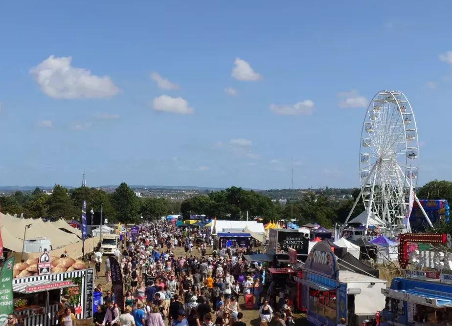 Xperia 1 VII camera sample 3x zoom crowd