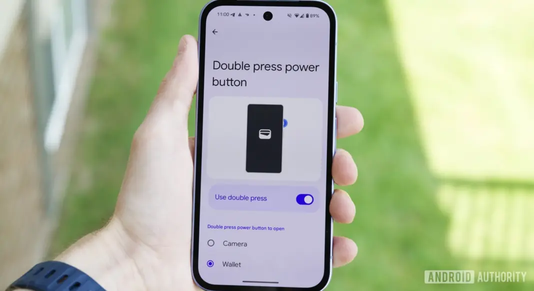 Tampilan opsi Google Wallet untuk pintasan tekan dua kali tombol daya di Android 16