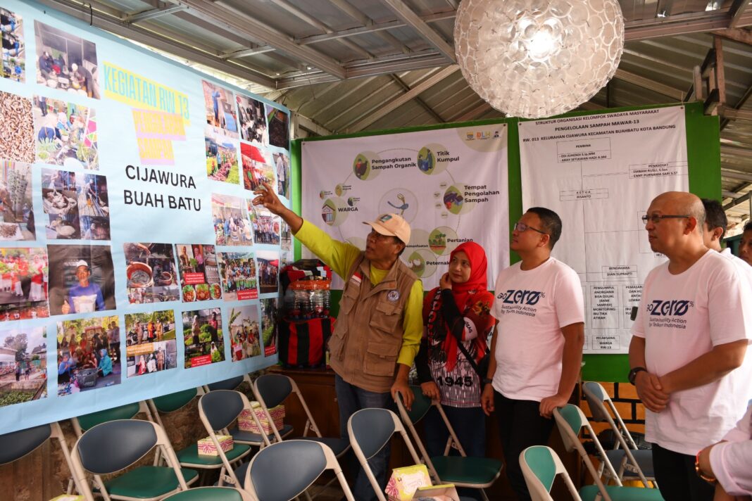 Telkom Dukung Pengelolaan Sampah di Desa Cijaura Bandung dengan Greenhouse dan Tempat Sampah Organik