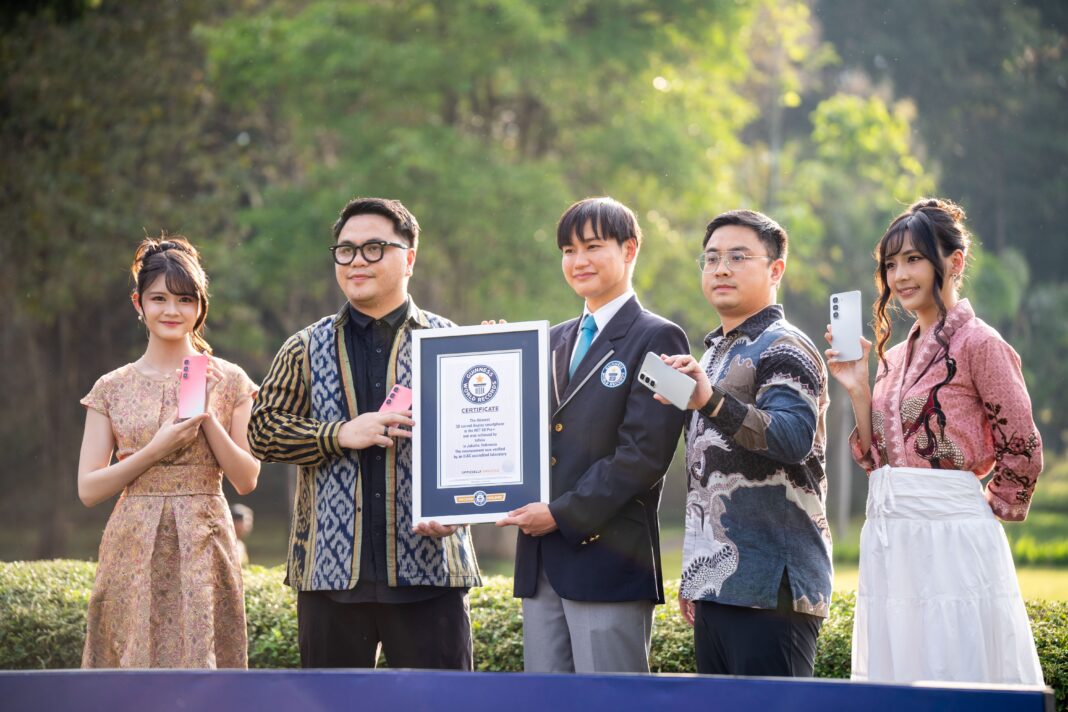 Infinix HOT 60 Pro+ Raih Rekor Dunia GUINNESS sebagai Smartphone 3D-Curved Tertipis