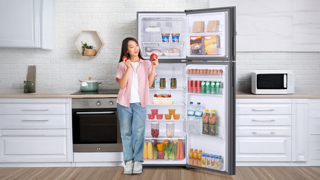 Sharp Perkuat Dominasi Pasar dengan 12 Model Kulkas J-TECH Inverter