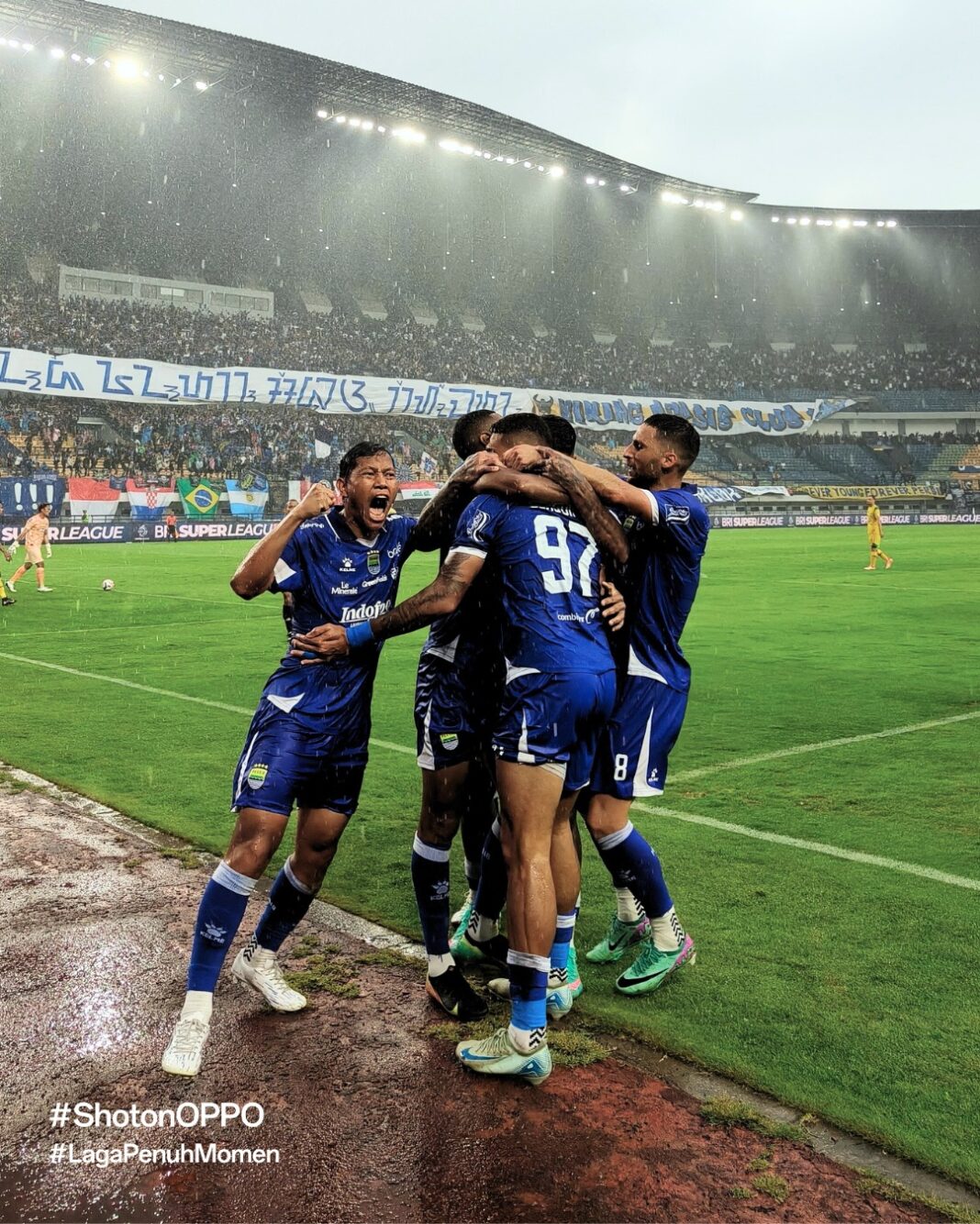 OPPO Reno14 Series Bantu Fans Abadikan Momen Seru PERSIB vs PERSEBAYA