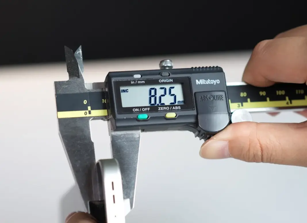 Oppo Find X9 Pro dengan desain tipis dan baterai besar