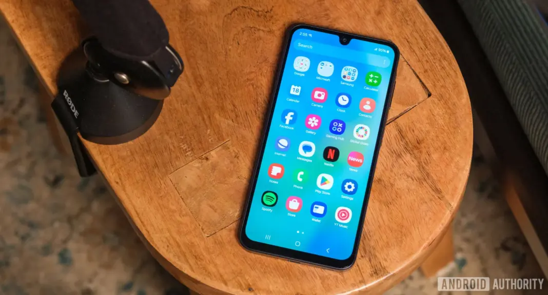 Samsung Galaxy A16 5G yang berhasil mengalahkan iPhone 16e dalam penjualan global Q2 2025