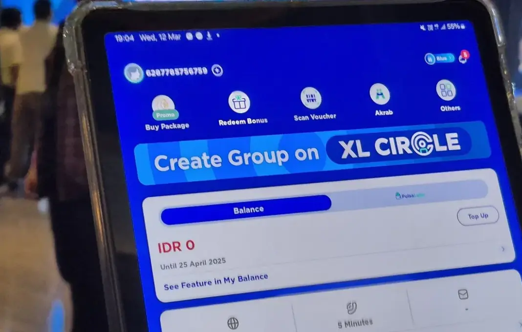 Ilustrasi cara cek kuota XL melalui ponsel dengan tampilan layar berisi informasi sisa kuota.
