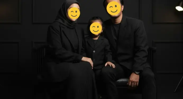 Ilustrasi foto keluarga Gemini AI dengan gaya studio profesional