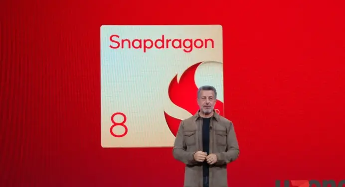 Alex Katouzian dari Qualcomm mengumumkan Snapdragon 8 Gen 5 di panggung Snapdragon Summit 2025 di Maui, Hawaii