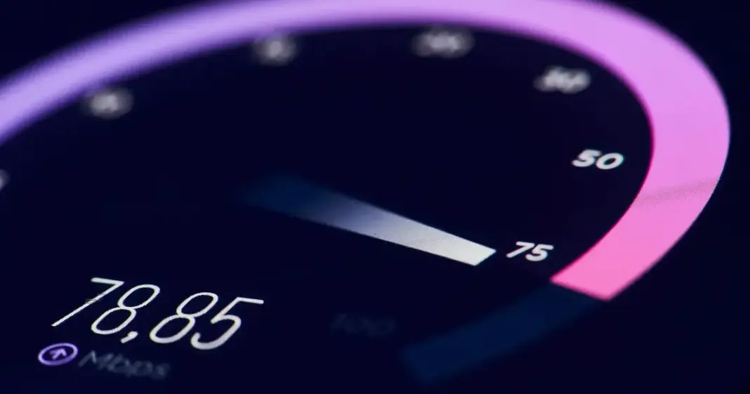 Grafik perbandingan kecepatan internet mobile negara Asia Tenggara Agustus 2025