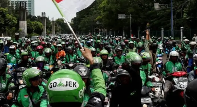 Driver ojek online menerima bonus Rp500 ribu dari polisi karena merekam kejahatan di jalan raya