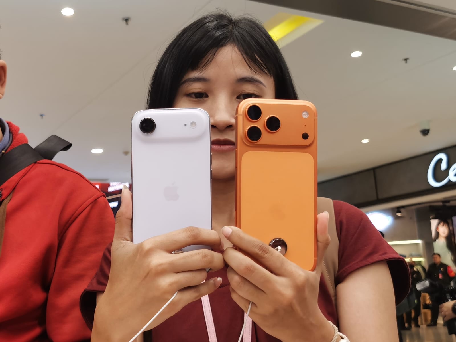 iPhone 17 series display di gerai Digimap dengan merchandise eksklusif kolaborasi Didiet Maulana