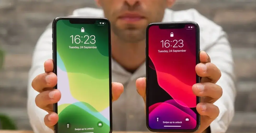 Apple Watch Series 3 dan iPhone 11 Pro Max yang telah masuk kategori produk vintage Apple dengan latar belakang putih bersih