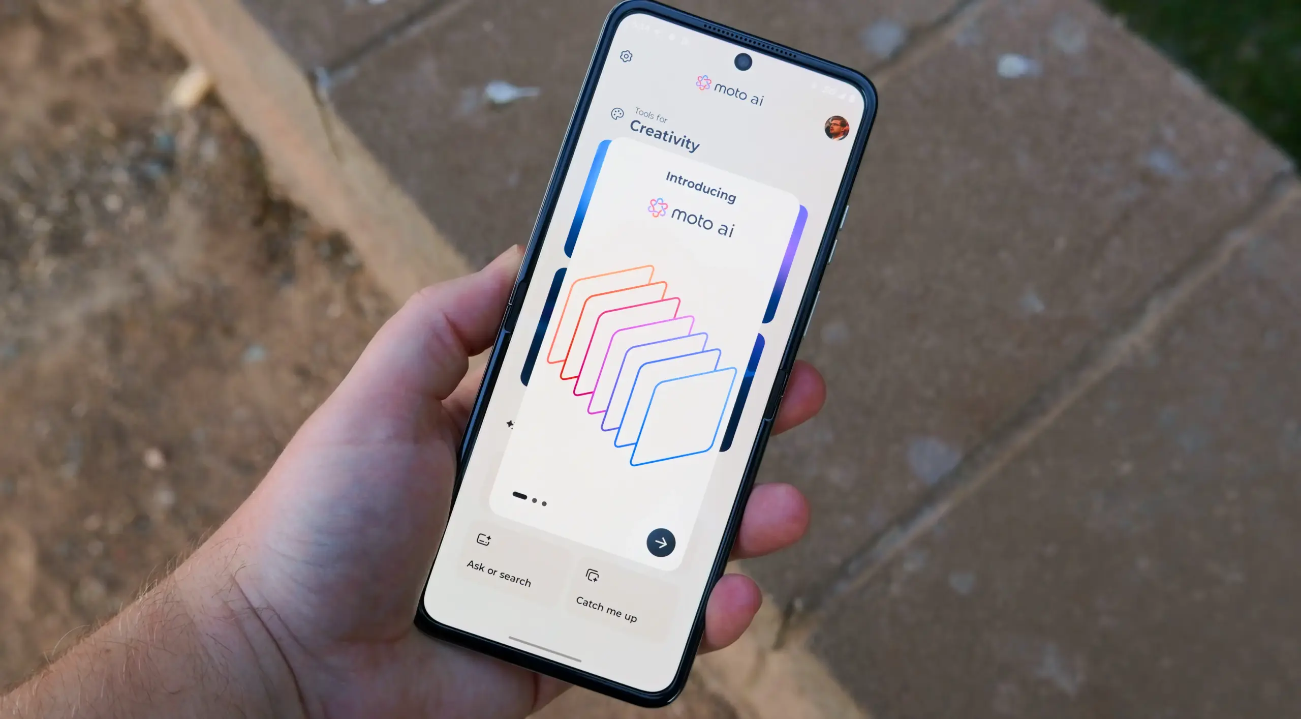 The Motorola Razr 2025 in the Pantone Lightest Sky colorway