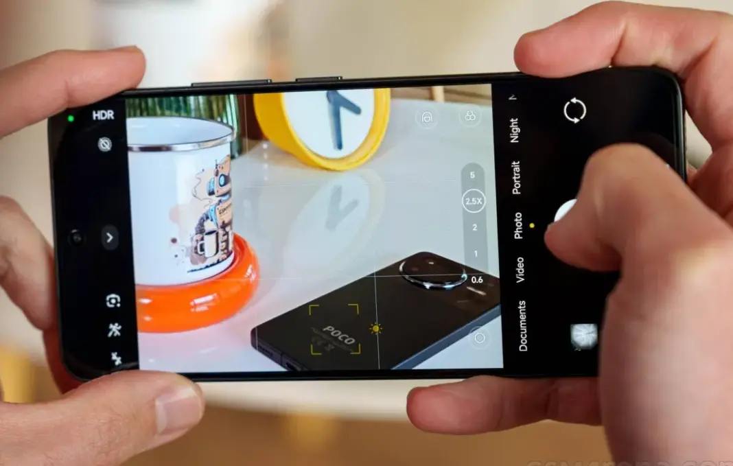 Ilustrasi bocoran detail kamera Redmi K90 Pro yang juga akan dipasarkan sebagai Poco F8 Ultra di pasar global.