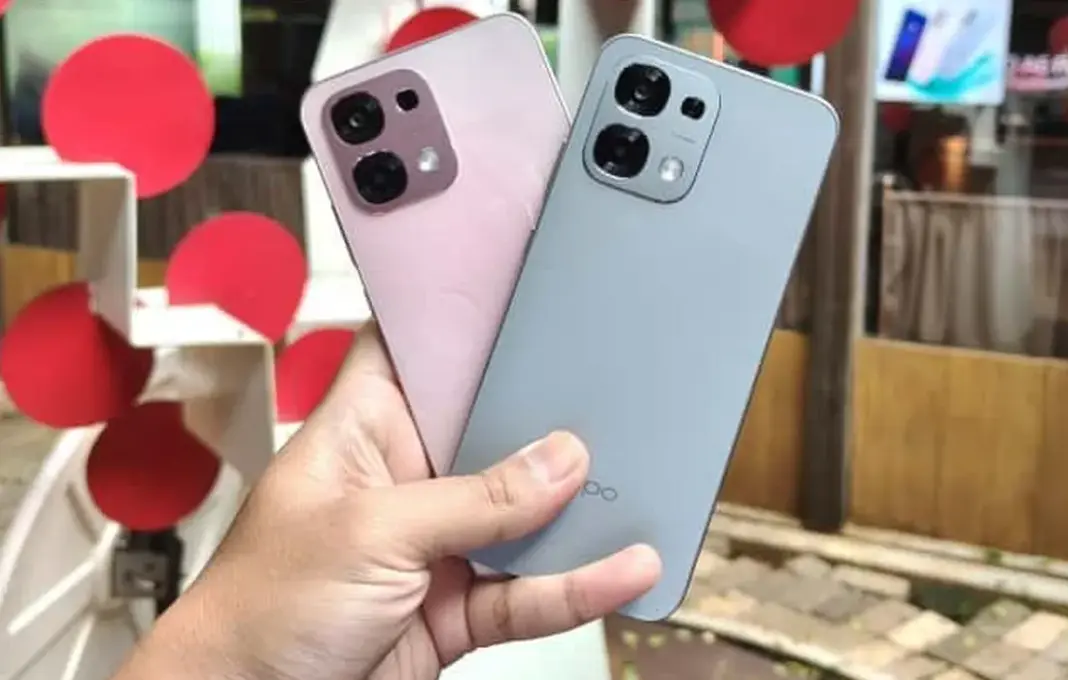 Oppo A6 Pro 5G dan Oppo A6 Pro 4G dengan desain bodi identik yang diluncurkan di Jakarta