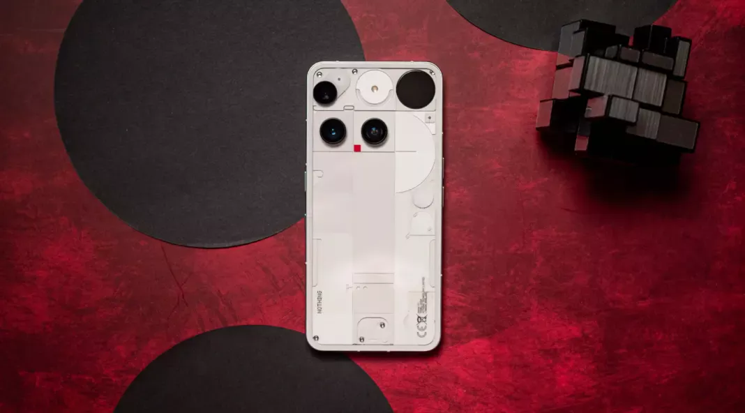Nothing Phone 3 review on Android Central menampilkan desain unik dengan dot matrix dan fitur Essential Key
