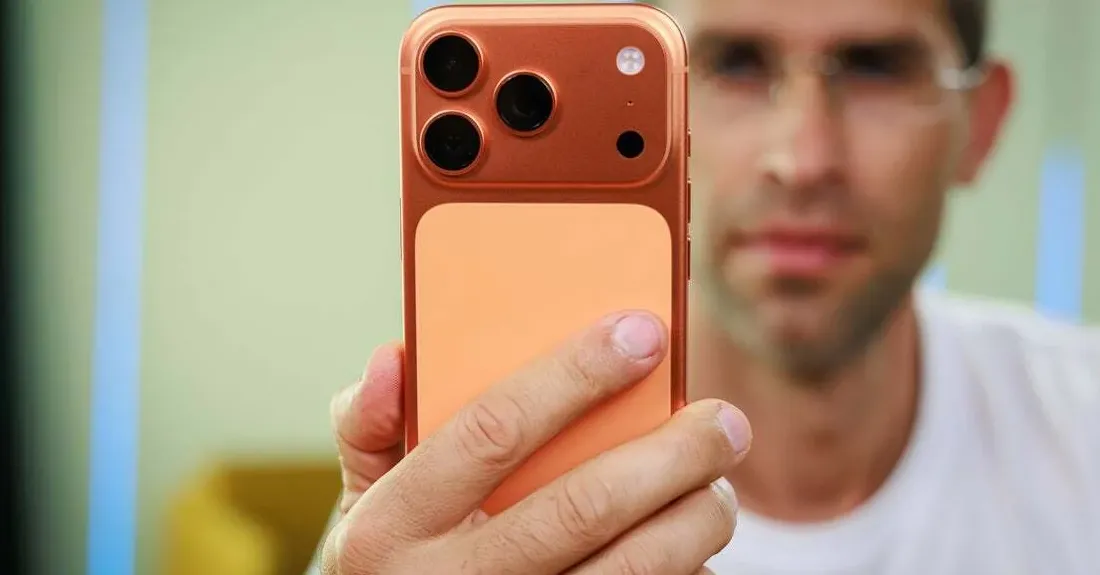 iPhone 17 Pro dengan bodi aluminium - Kredit Gambar: PhoneArena
