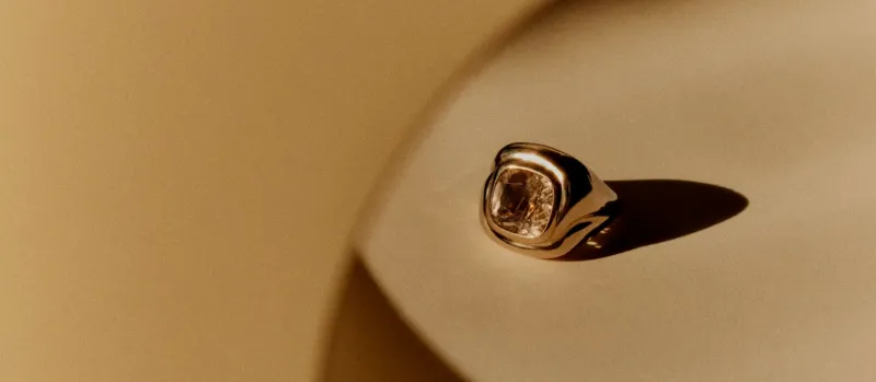 Desain cincin emas Instagram Awards karya Grace Wales Bonner
