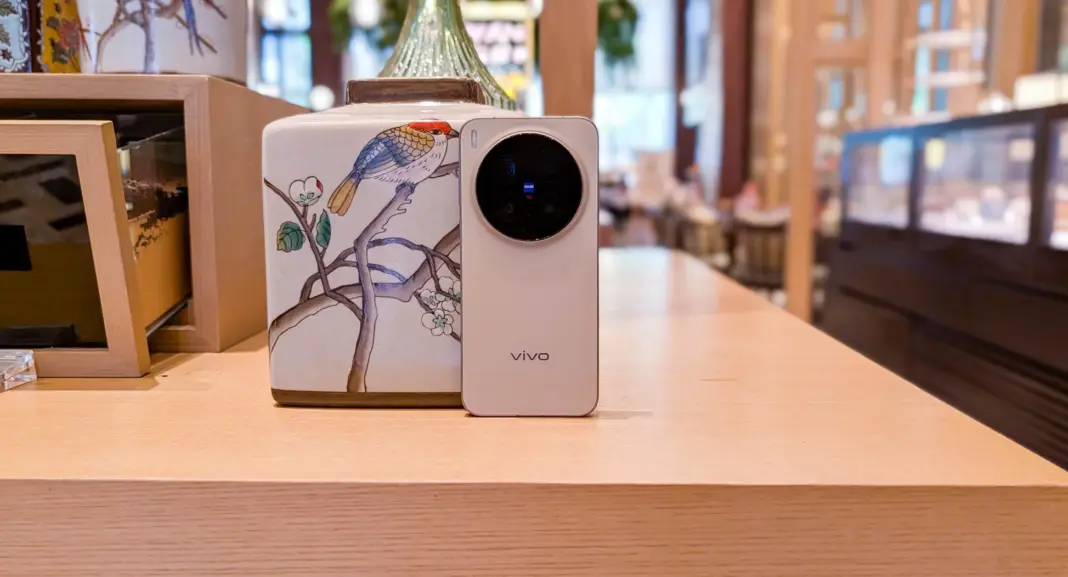 Vivo X300 Pro hands-on testing dengan desain elegan dan kamera menonjol