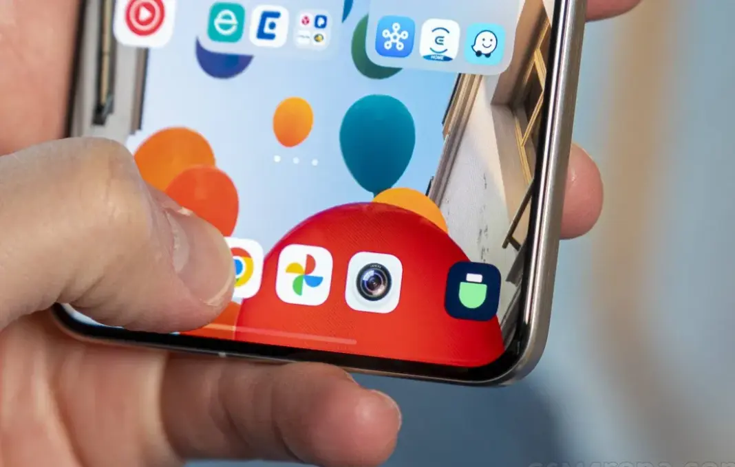 Tampilan antarmuka OriginOS 6 pada smartphone vivo dengan control center dan fitur modern