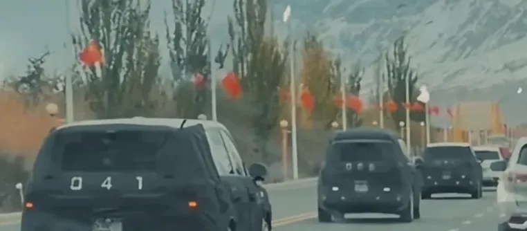 Lei Jun CEO Xiaomi di lokasi uji coba YU9 di Xinjiang