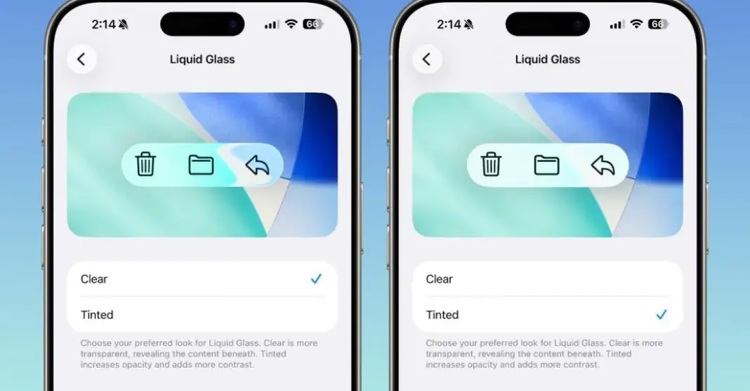Tampilan layar pengaturan Display and Brightness di iOS 26.1 beta yang menampilkan toggle opsi transparansi Liquid Glass UI