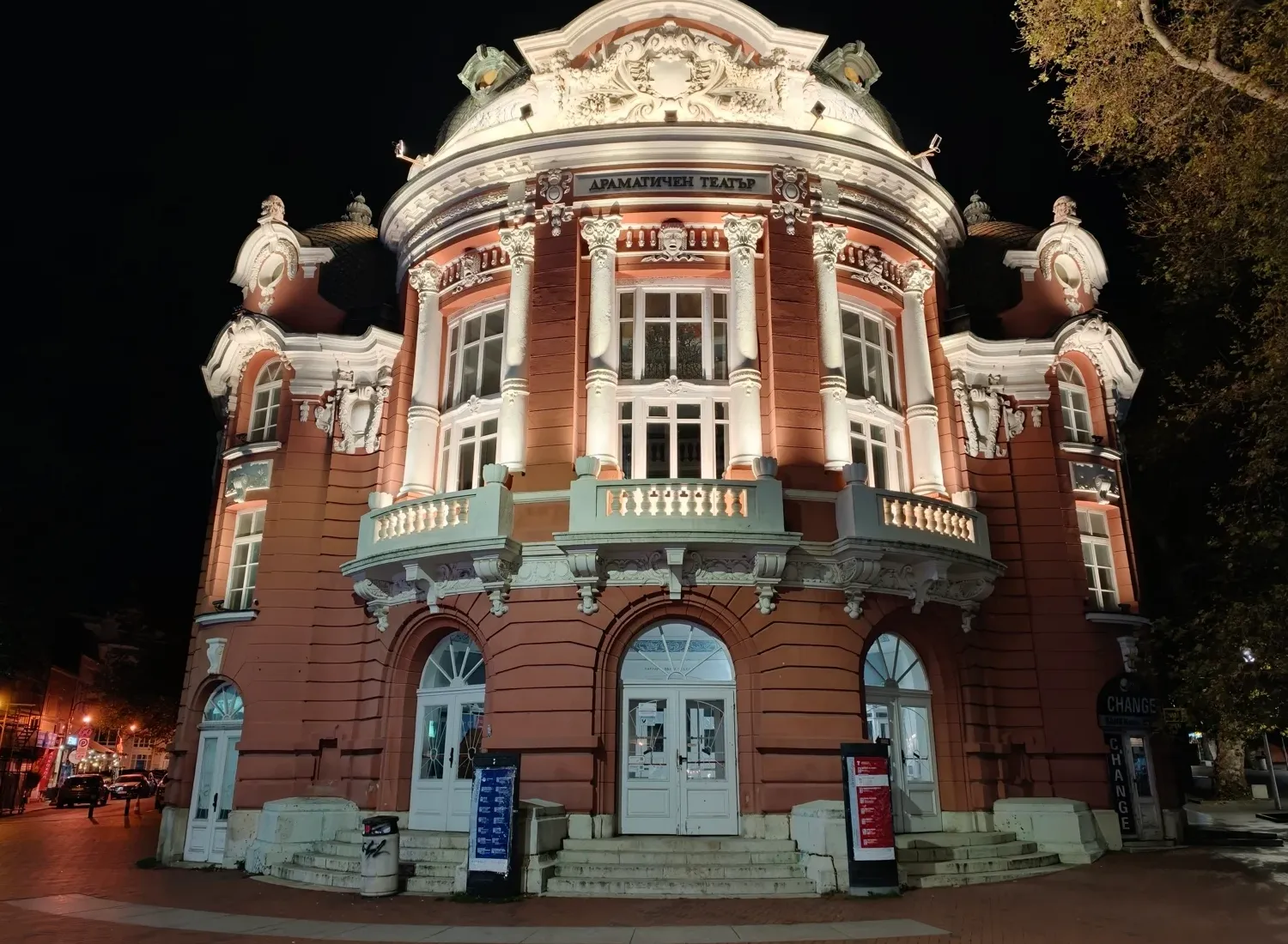 Oppo Find X9 Pro - Oppo Find X9 Pro vs iPhone 17 Pro Max camera comparison: Does Apple stand a chance?